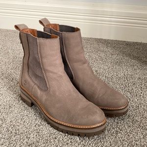 Timberland Women's Courmayeur Valley Chelsea Fashion Boot